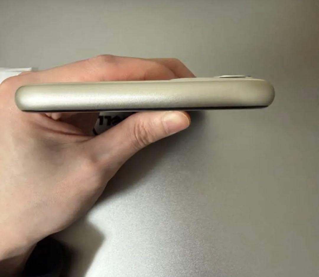 21年製 iPhone 11 128GB ホワイト修理歴なしバッテリー交換なし