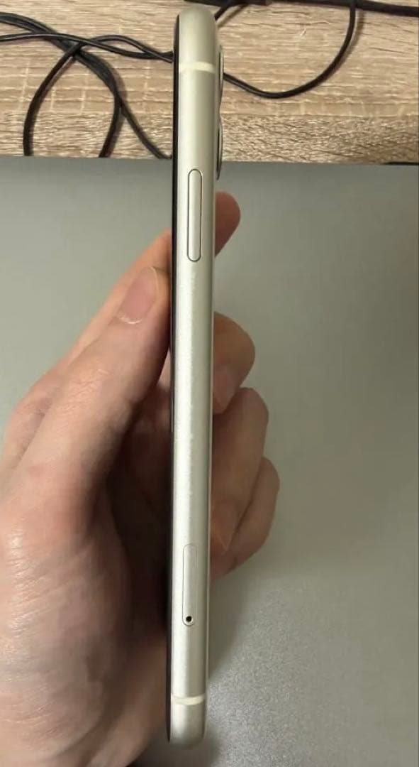 21年製 iPhone 11 128GB ホワイト修理歴なしバッテリー交換なし