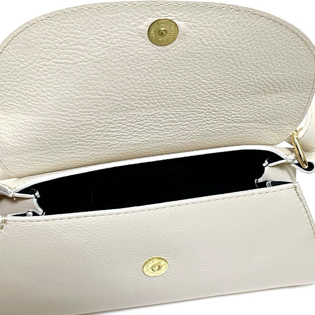 AULENTTI　DOショルダーBAG　オフホワイト　牛革　シュリンクレザー