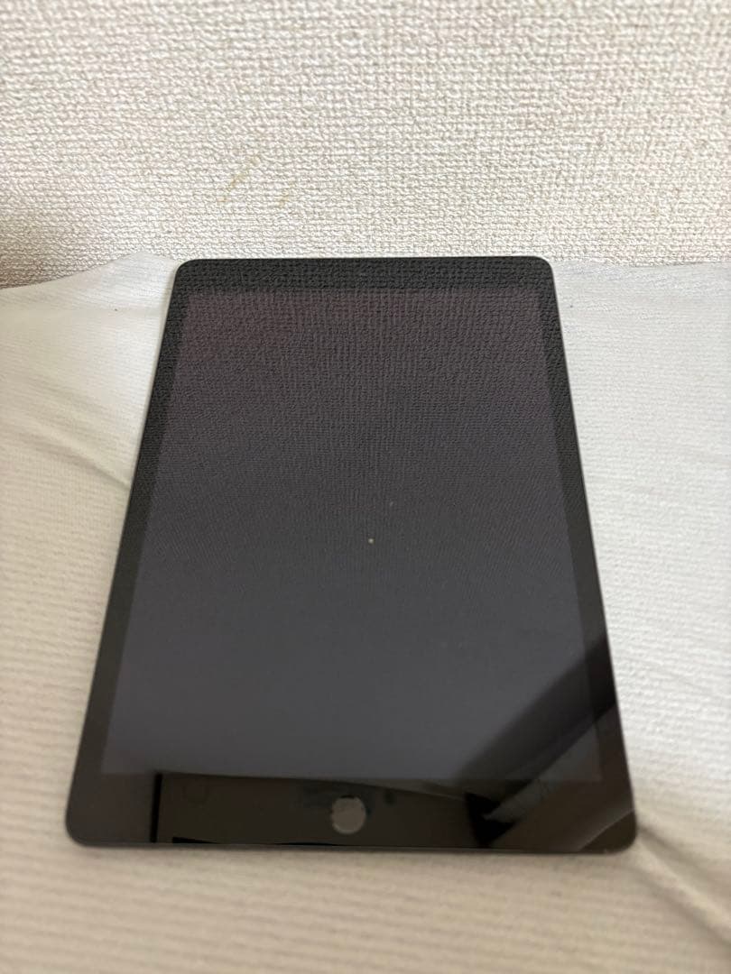 Apple iPad スペースグレー 本体　タブレット