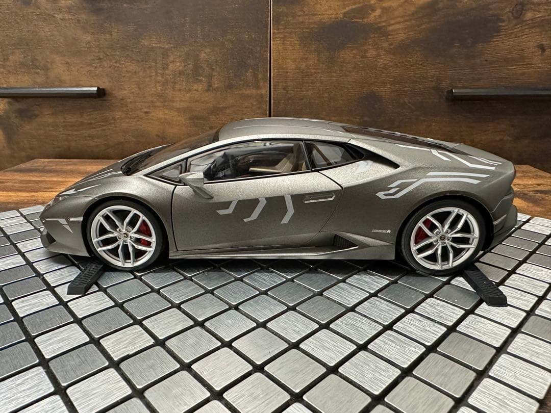 【カスタム】オートアート 1/ 18 ランボルギーニ ウラカン マットグレー