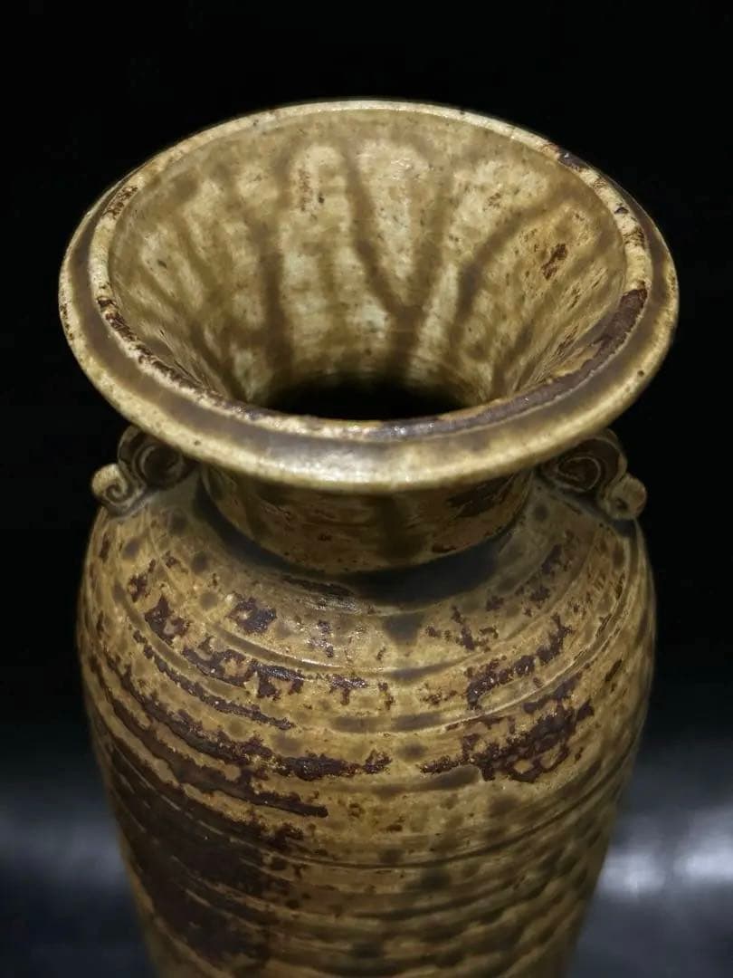 究極の美◾️蔵から見事な流れ落ちる釉薬の美しい完璧な造形の花瓶、壺が出て来ました。