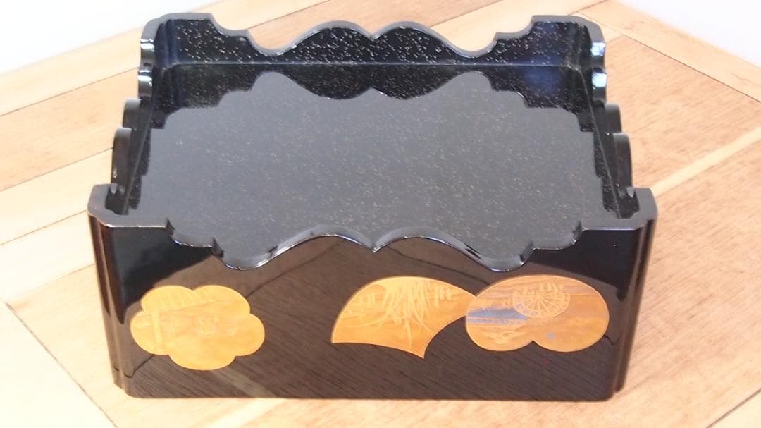 【骨董・時代の美品】大名道具 宝箱 山水蒔絵 箱物/蓋物/菓子器/容器 金縁隅切