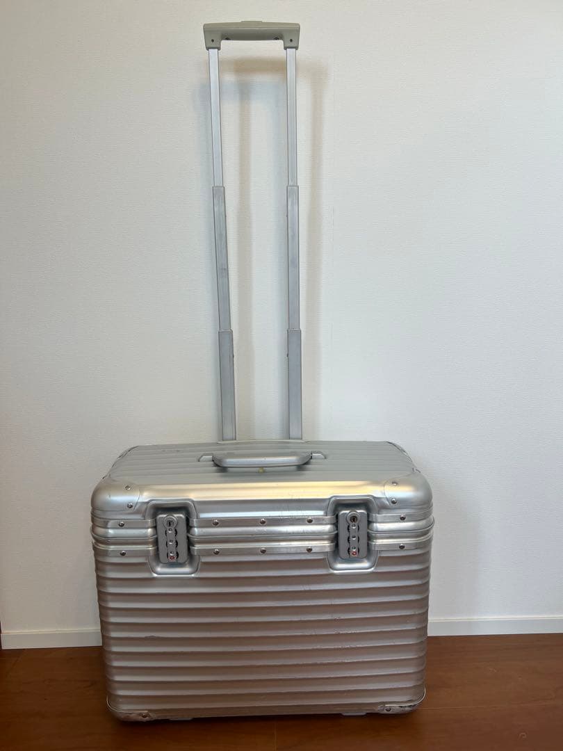 パイロット　シルバー アルミ キャリーケース