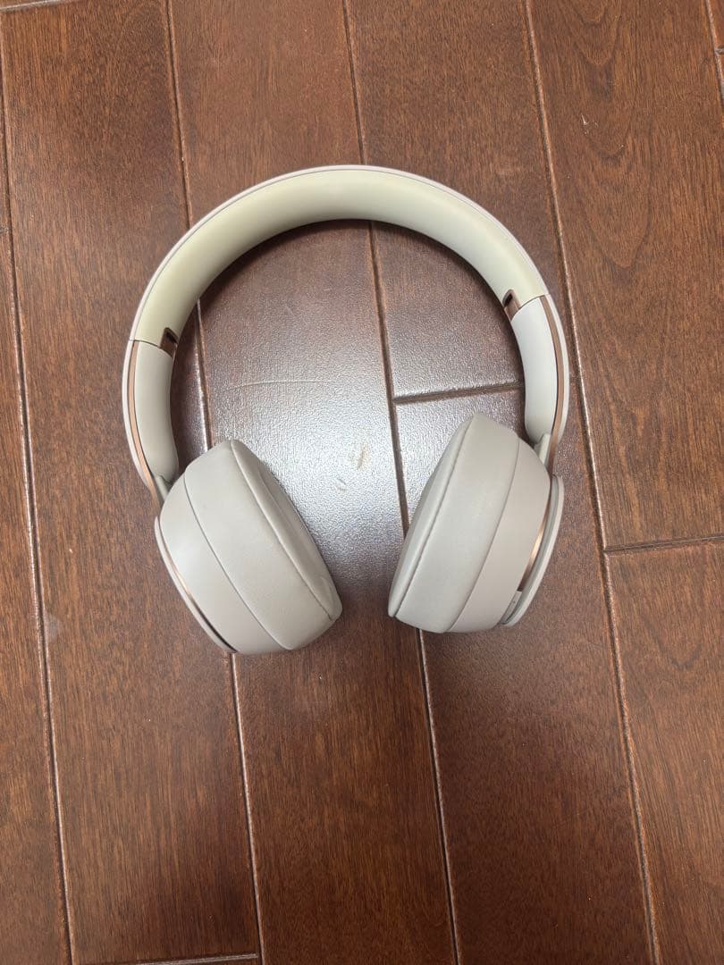 Beats SOLO PRO ベージュ