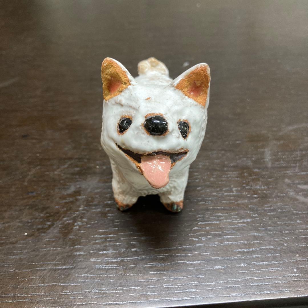 犬の形状の陶器の置物　小室幸雄さん