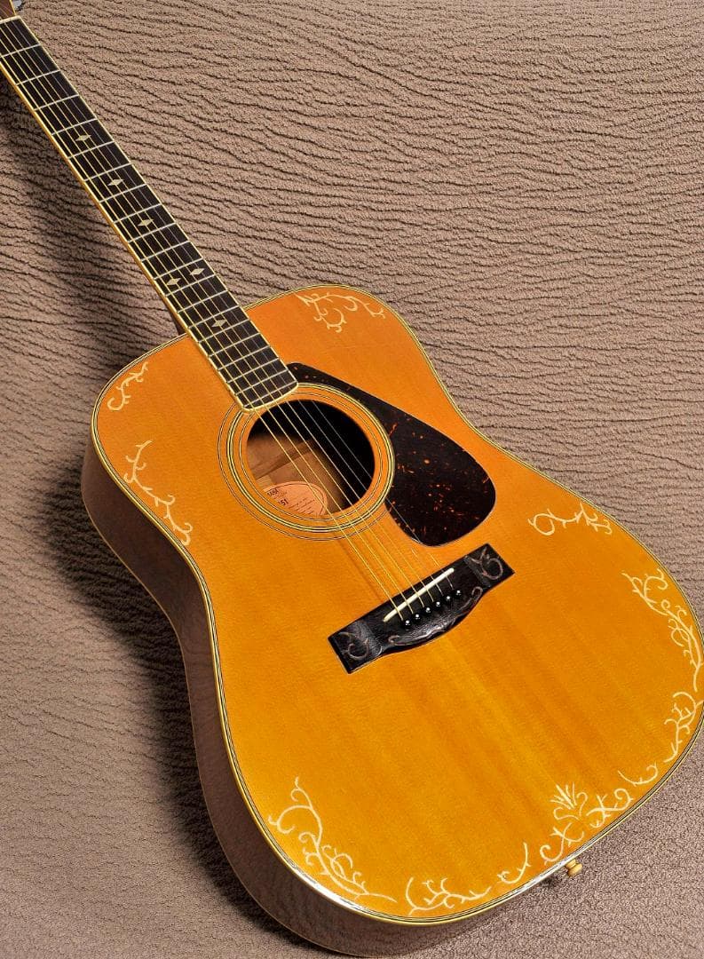 ★YAMAHA FGシリーズの奏でる華やかな場面で演出を高める【彫刻装飾ギター】