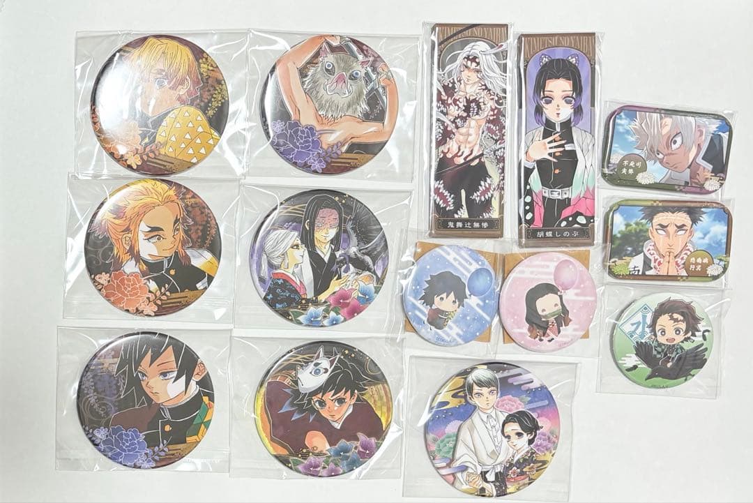 鬼滅の刃 キャラクター缶バッジ 14個　炭治郎、ねずこ、善逸、伊之助、義勇他