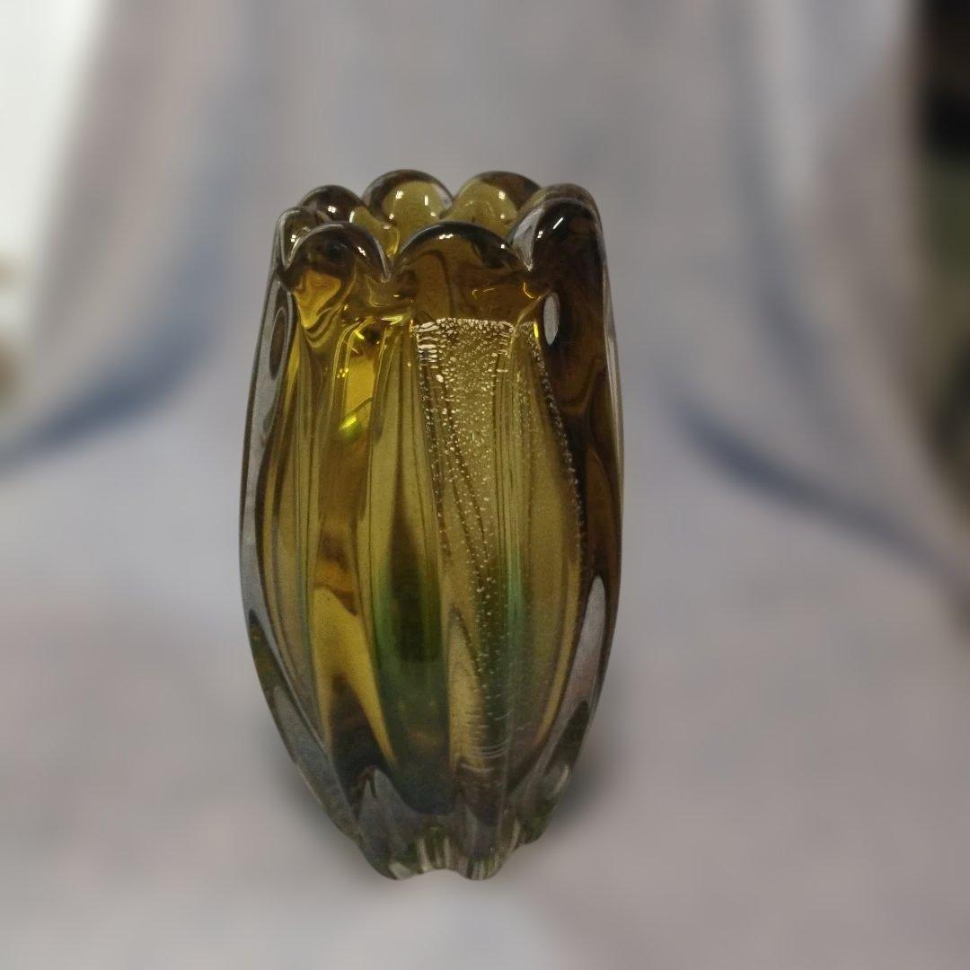 ビードロ ？黄緑色 花びらデザイン ガラス花瓶