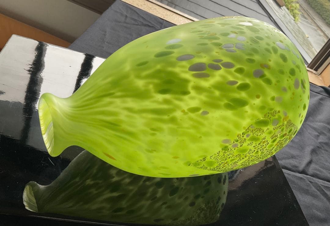 藤田喬平　美しい「新緑色吹雪紋花瓶」