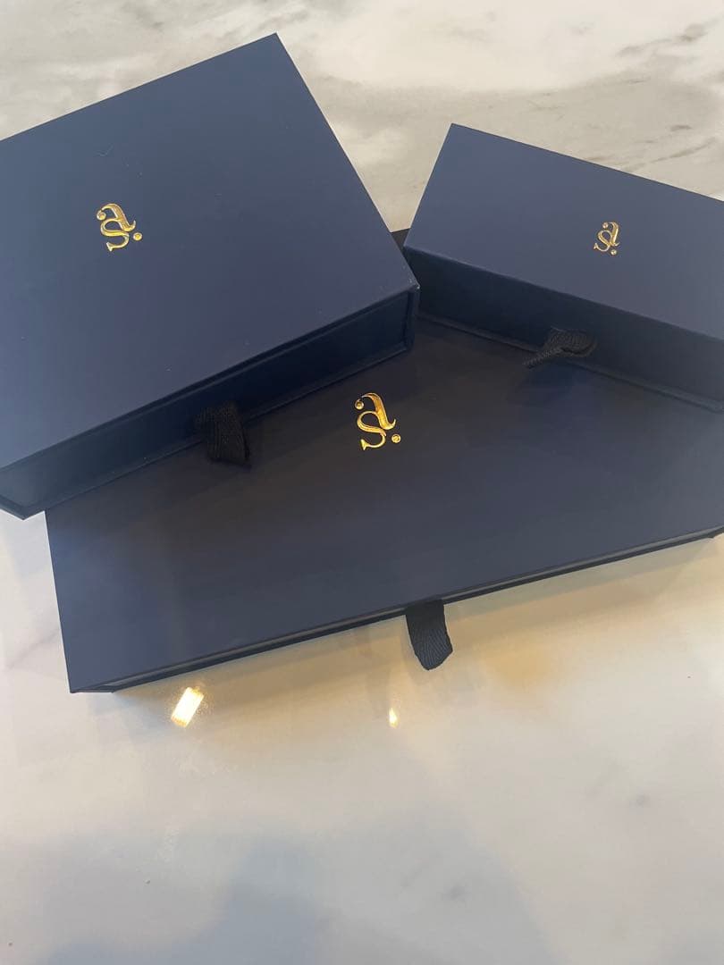 iPhone16pro ケース リップケース・ストラップ付き　ボナベンチュラ