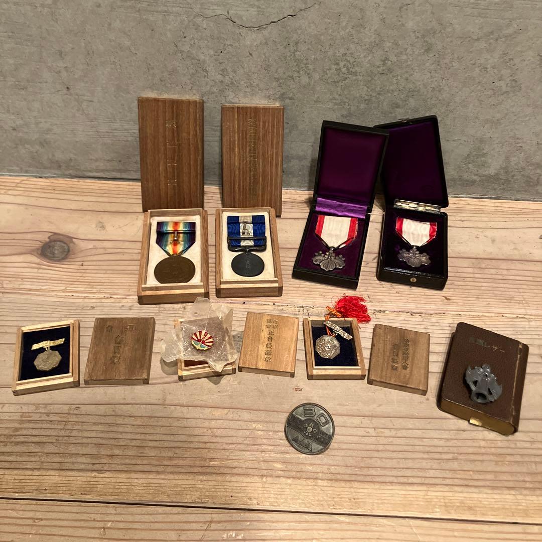 勲章まとめ 勲章 徽章 記章 バッジ 記念章勲章 勲八等白色桐葉章 詳細不明