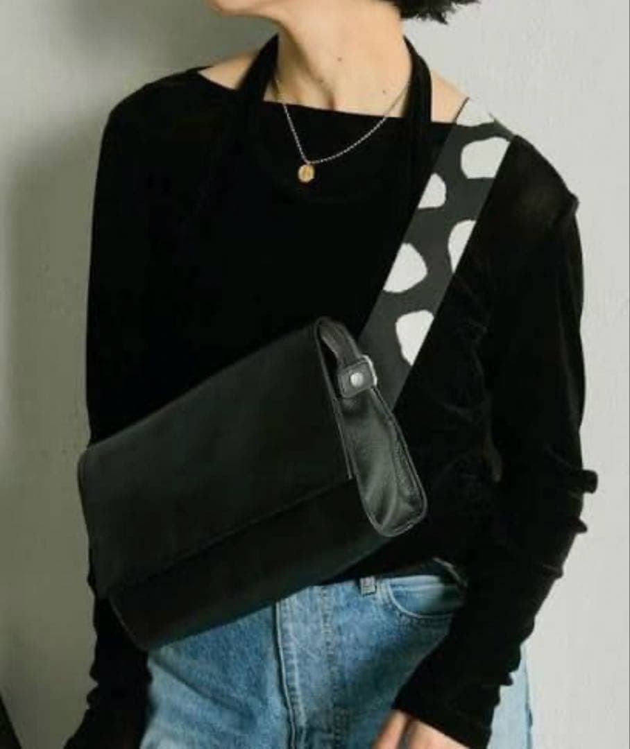 ★未使用品★ear イアパピヨネ ワイドテープショルダーバッグ