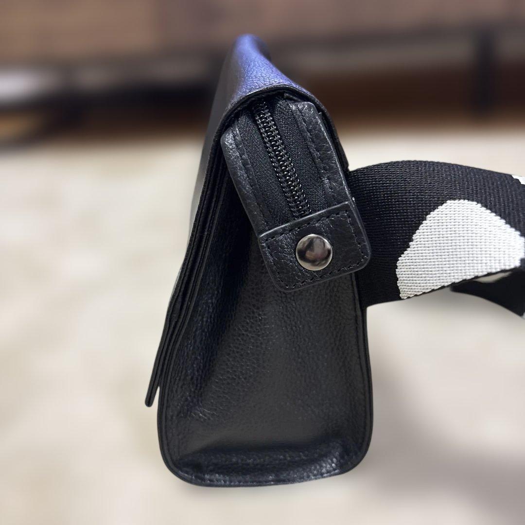 ★未使用品★ear イアパピヨネ ワイドテープショルダーバッグ