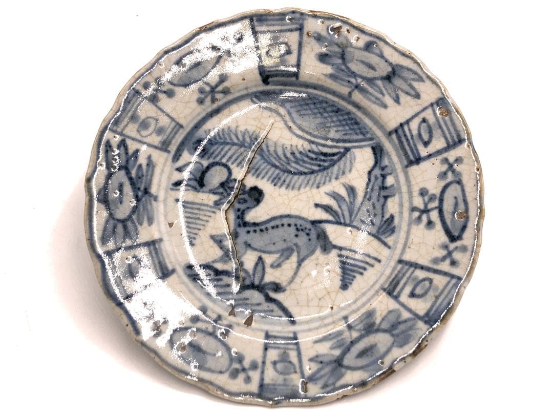 【 明朝青花小皿 】　芙蓉手鹿図　窯疵虫食い景色