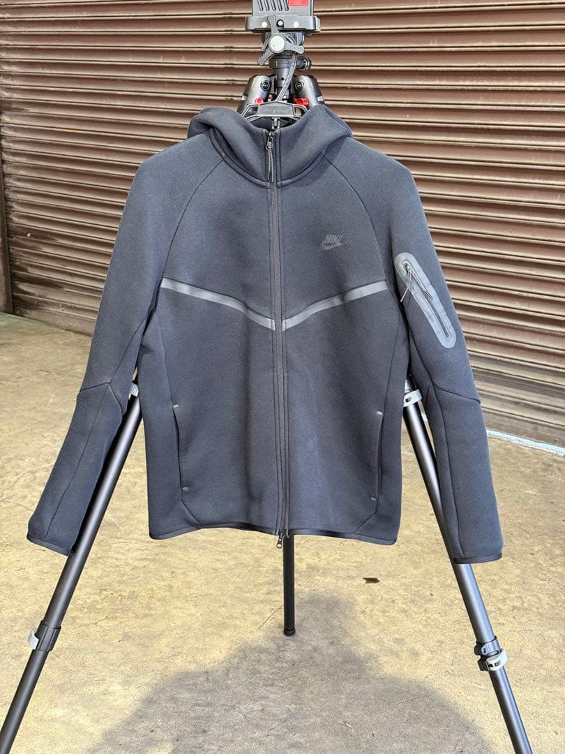 みぎ　ナイキ　テックフリース　Lサイズ　ブラック