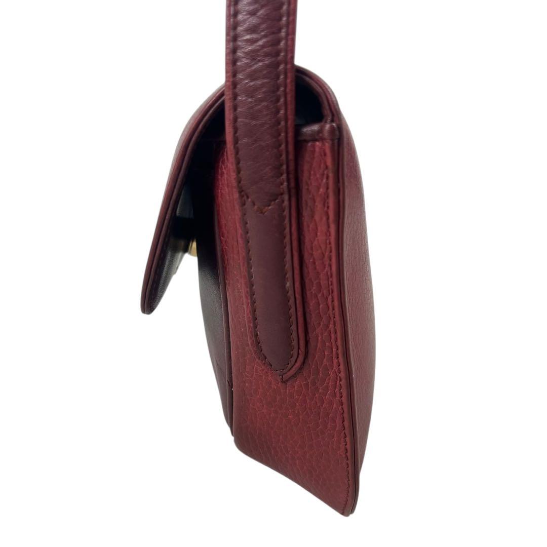 カルティエ　ショルダーバッグ　レザー　マストライン　斜め掛け　ロゴ金具