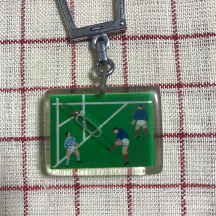 60年代フランスブルボンキーホルダー　cafés biec ラグビー