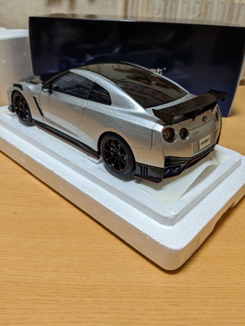 オートアート1/18　ニッサン GT-R R35 ニスモ
