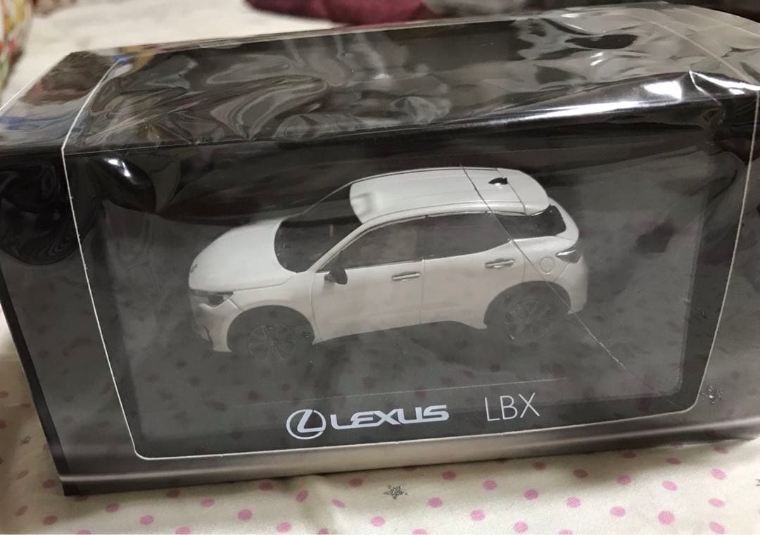 レクサス　LBX 左ハンドル　京商　①
