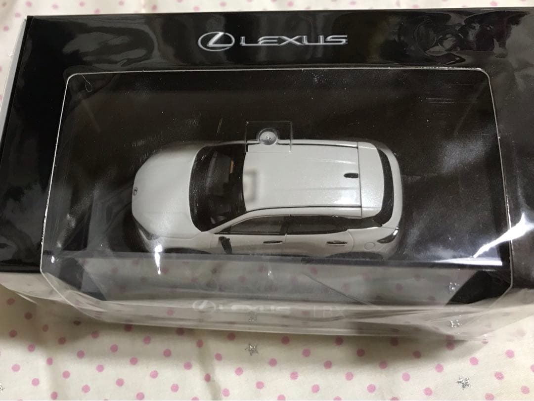 レクサス　LBX 左ハンドル　京商　①