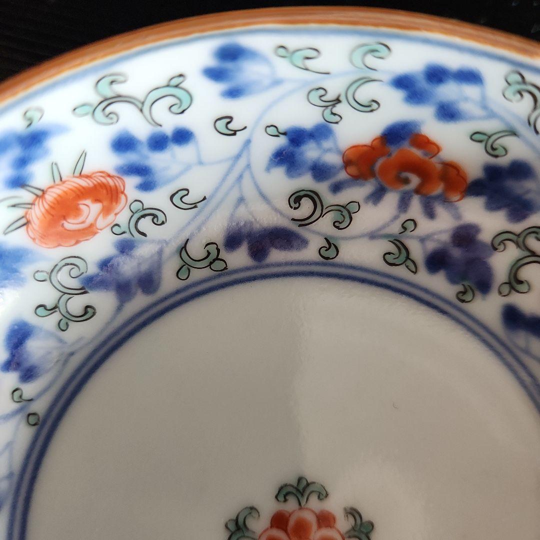 柿右衛門手の色絵花唐草文小皿