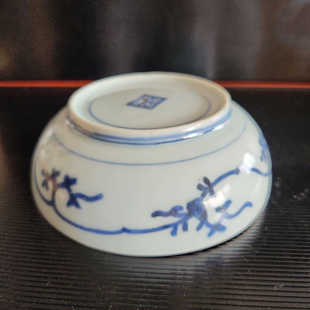 柿右衛門手の色絵花唐草文小皿