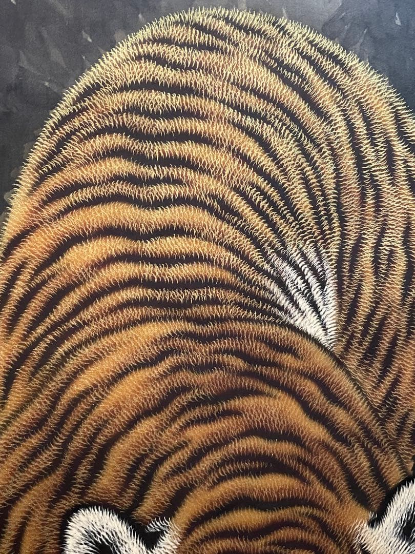 掛軸 龍山筆『猛虎図』肉筆 絹本 厄除け 縁起物 箱付 緻密描写