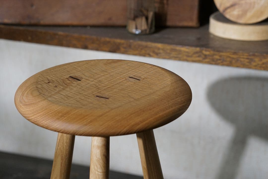 無垢な栗の木スツール