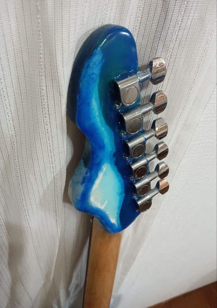 エレキギター　アクリル透明　ストラトタイプ LED・WAVE・クラゲ仕様