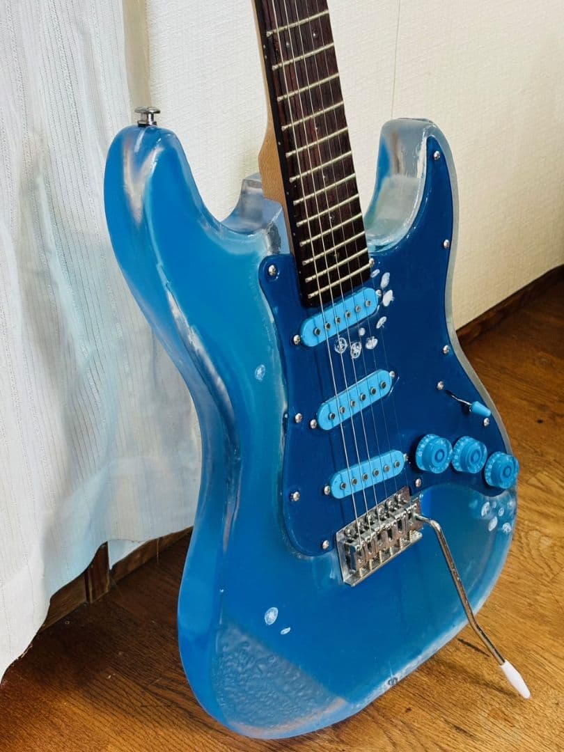 エレキギター　アクリル透明　ストラトタイプ LED・WAVE・クラゲ仕様