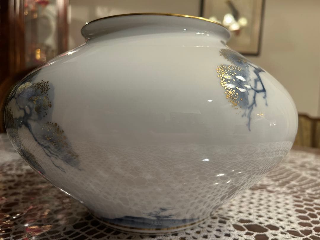 大倉陶園　皇室御用達　金彩老松　青と金の模様