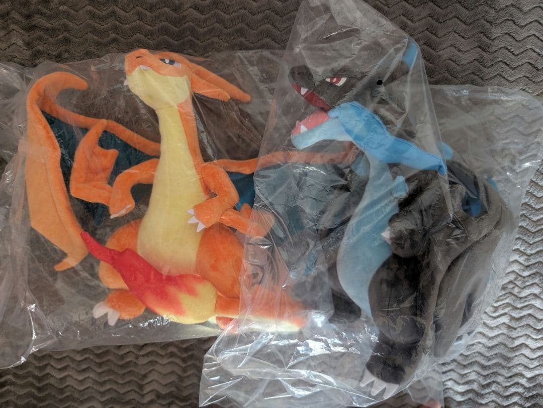 新品タグ付き　ぬいぐるみ メガリザードンＸ　メガリザードンＹ　ポケモンセンター