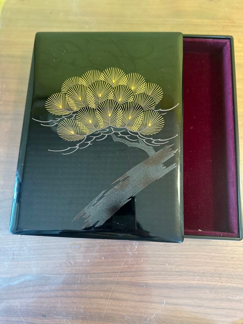 漆器 書類入れ　文箱 金色の松のデザイン