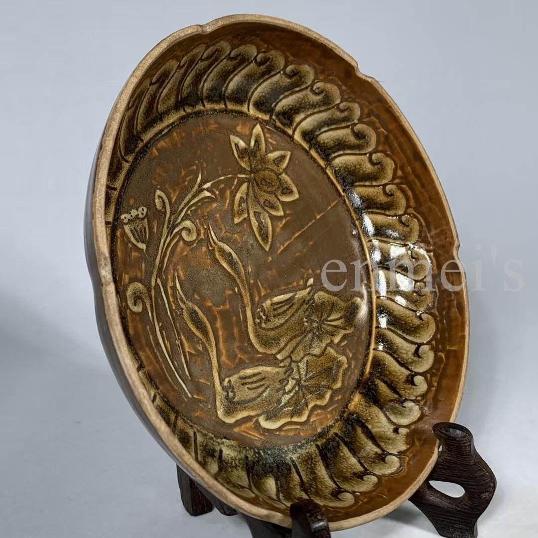 中国古美術・旧蔵品 宋代 定窑 酱釉 花鸟纹盘・食器・禮品・置物・茶道具・文房具