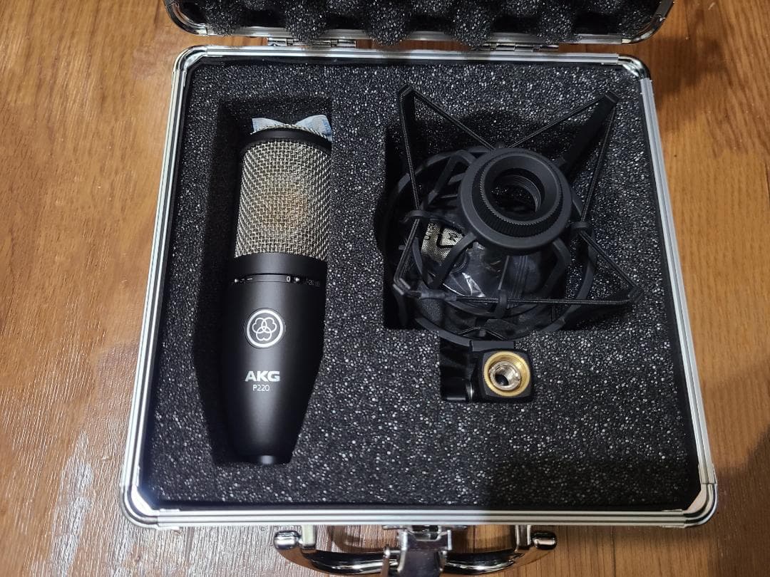 AKG P220 コンデンサーマイク 専用ケース付 ショックマウント付