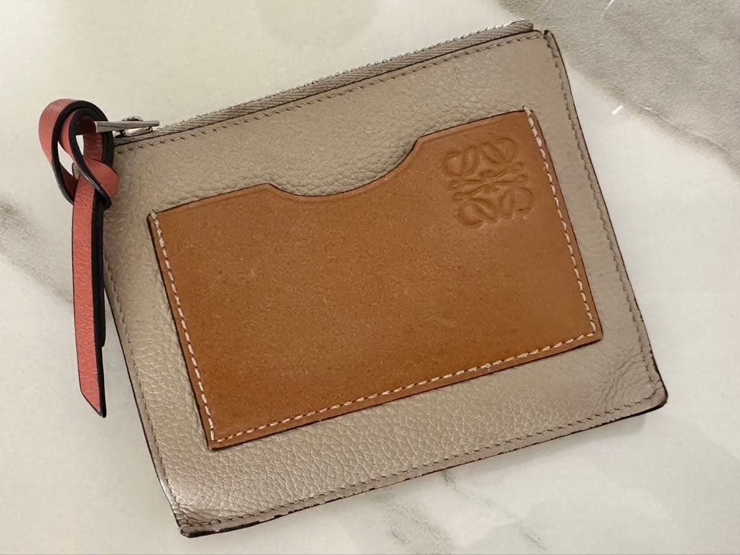 LOEWE ベージュ レザー ケース