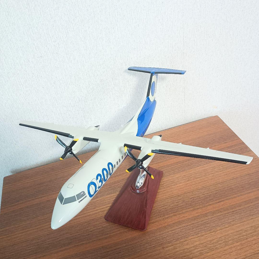 【非売品 美品】 Dash8 Q300 航空機模型 ソリッドモデル