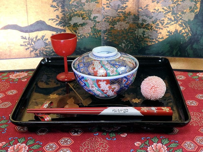 大聖寺伊万里　金襴手　捻り紋に寿の図　蓋茶碗　N158AS-DCd