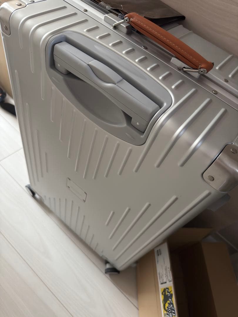 innovator アルミスーツケース70L アルミニウム製シルバー