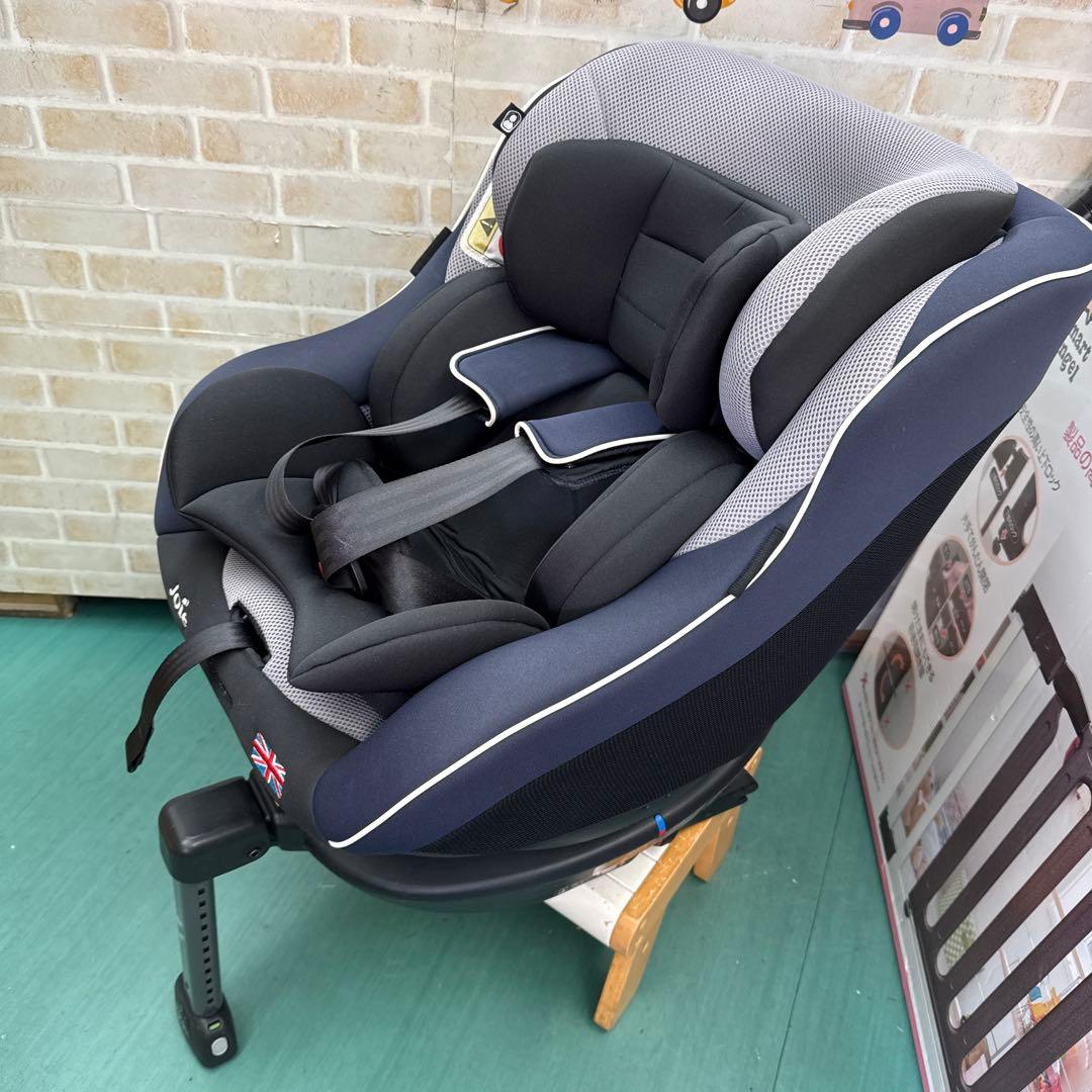 ジョイー　チャイルドシート isofix仕様　新生児から　回転式