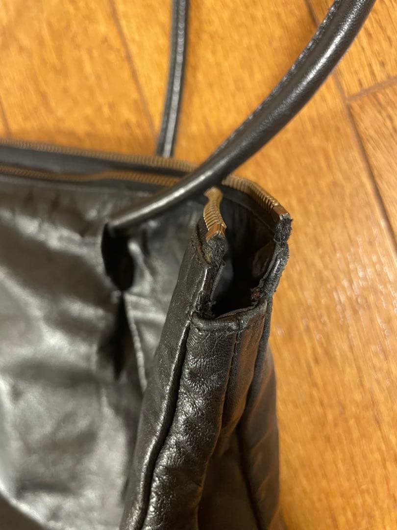 MIU MIU ブラックレザートートバッグ