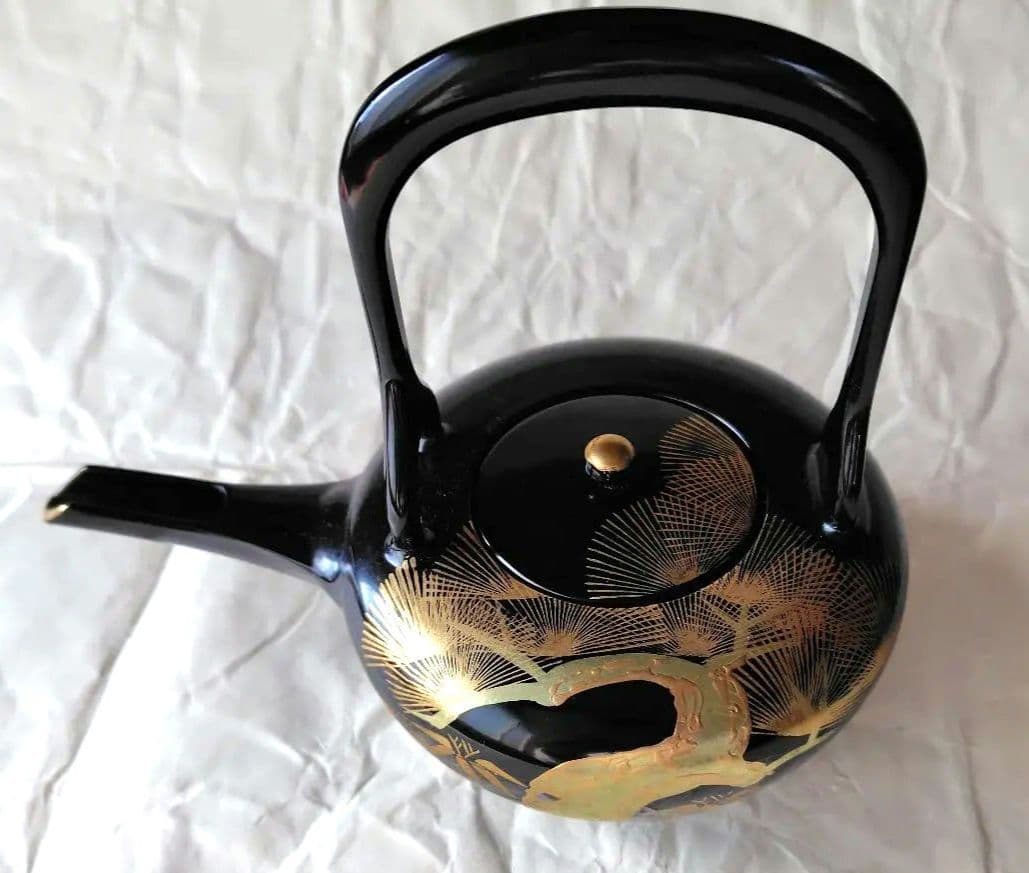 輪島漆器の木製黒漆　 沈金金箔装飾