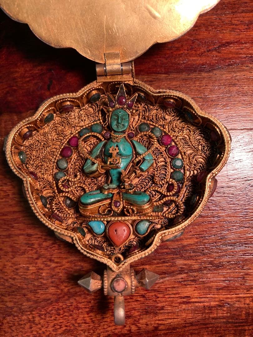 ガウ（Ghau） 仏像細工 チベット密教88g ネパール製