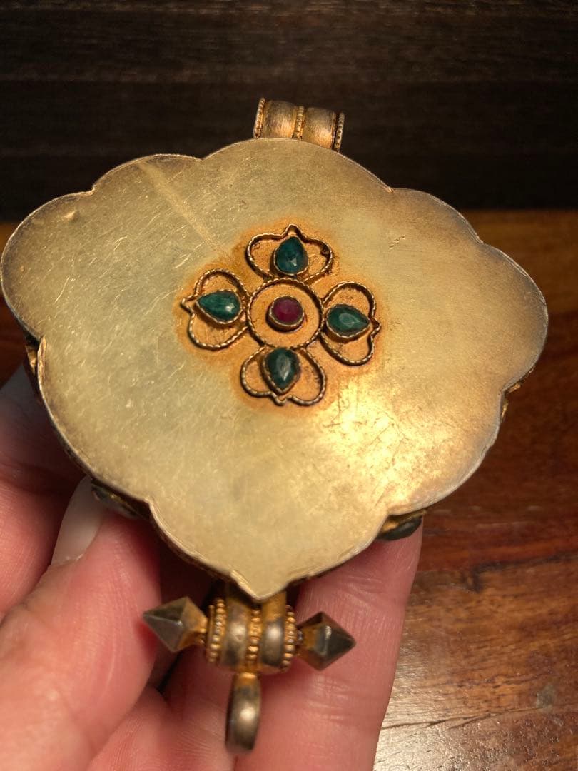 ガウ（Ghau） 仏像細工 チベット密教88g ネパール製