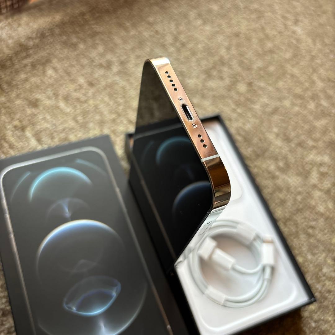 お値下げ！美品iPhone 12 pro シルバー 128 GB SIMフリー