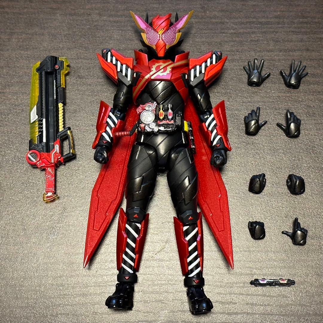 SHフィギュアーツ　仮面ライダービルド　ラビットラビットフォーム