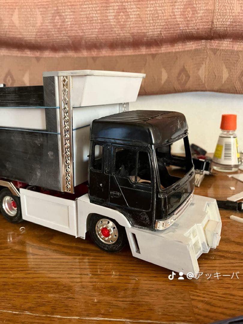 アオシマ　日野プロフィア　ダンプ　デコトラプラモデル