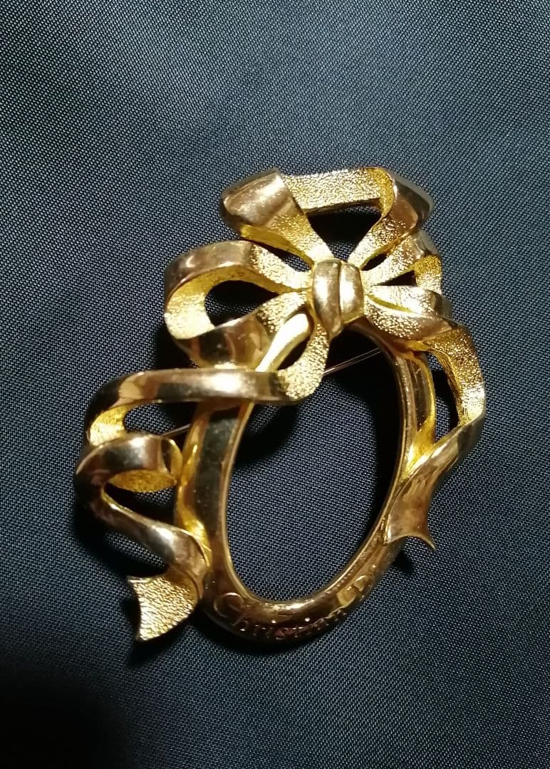 Christian Dior ゴールド リボン ブローチ