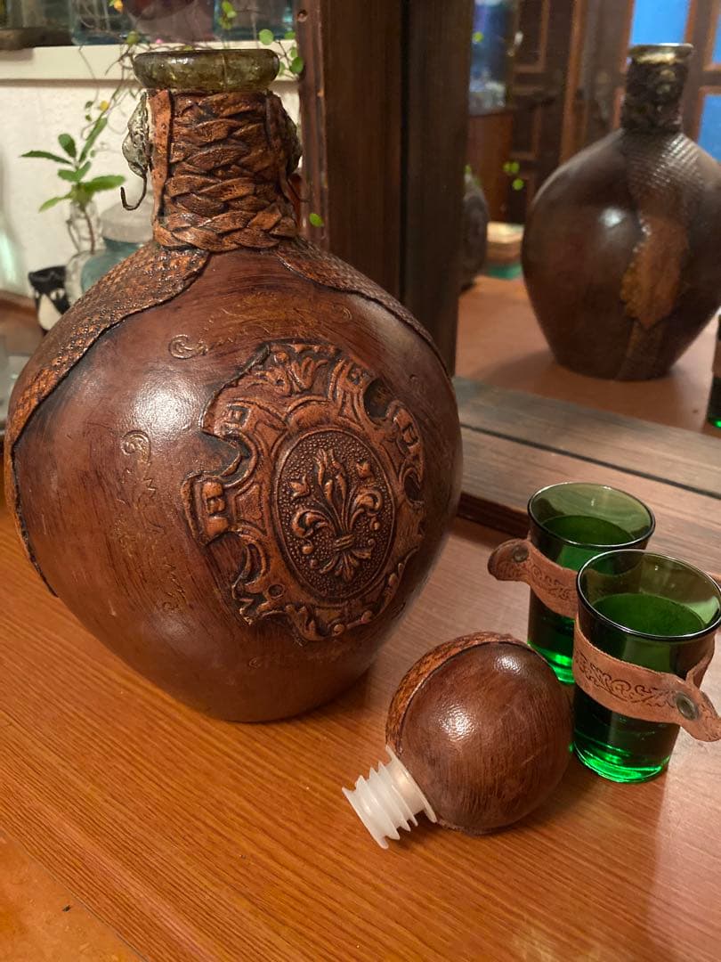 革張り　Italy 瓶　ビン　グラス付き アンティーク　イタリア製　空瓶　骨董